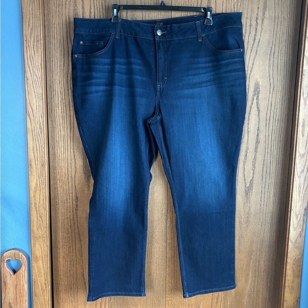 NWT Lee women’s straight mid rise dark wash jeans size 26W short